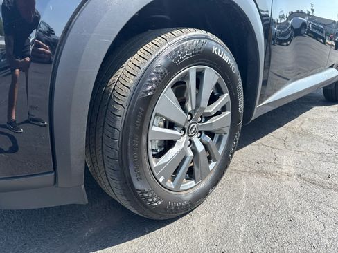 Used 2025 Nissan Pathfinder SV AWD/4WD image 9