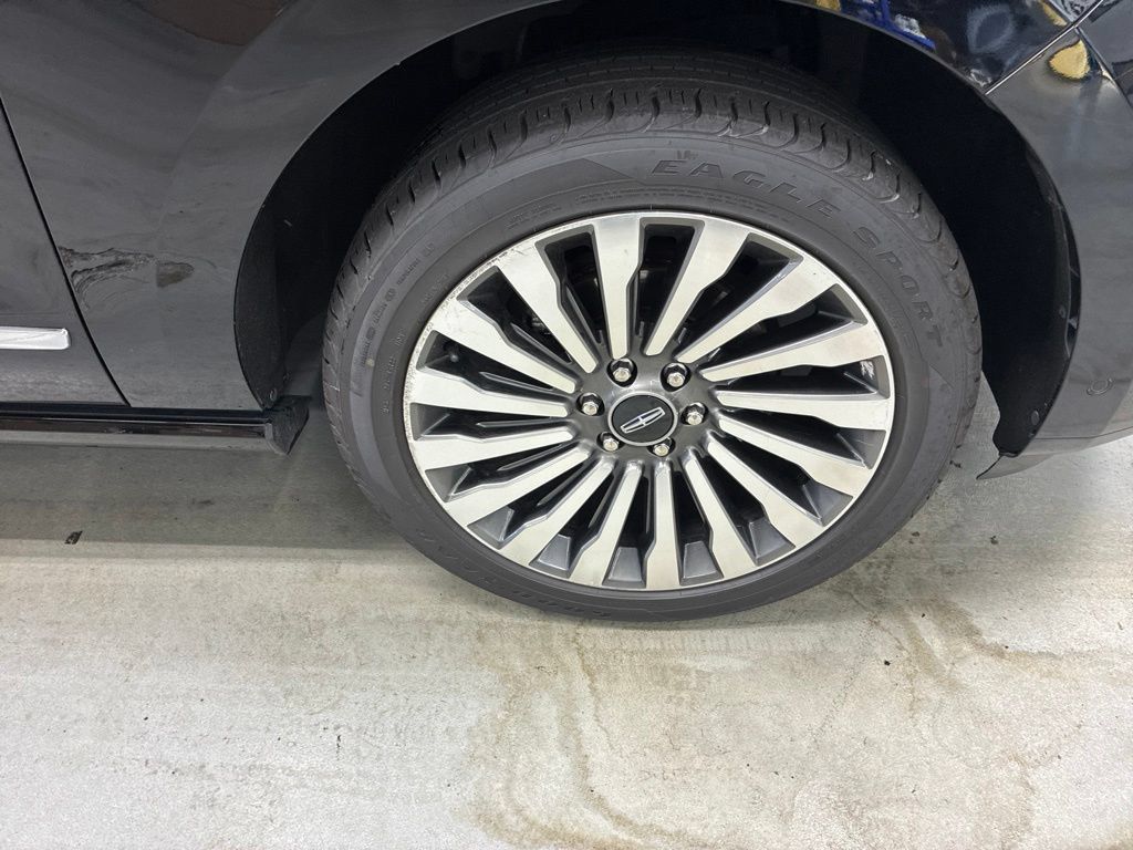 Used 2019 Lincoln Navigator L Reserve w/ Cargo Package AWD/4WD image 4