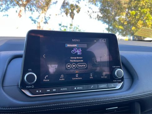 Used 2025 Nissan Rogue SV image 20