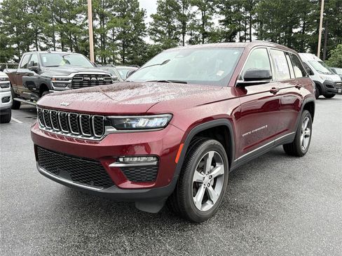 Used 2024 Jeep Grand Cherokee Limited w/ Luxury Tech Group II AWD/4WD image 2