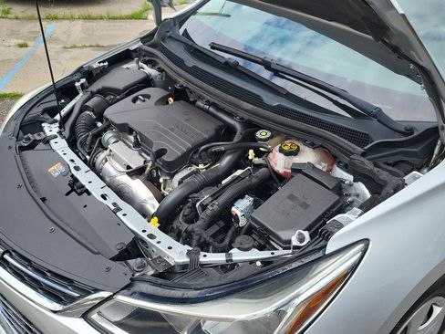 Used 2018 Chevrolet Cruze LS FWD image 36