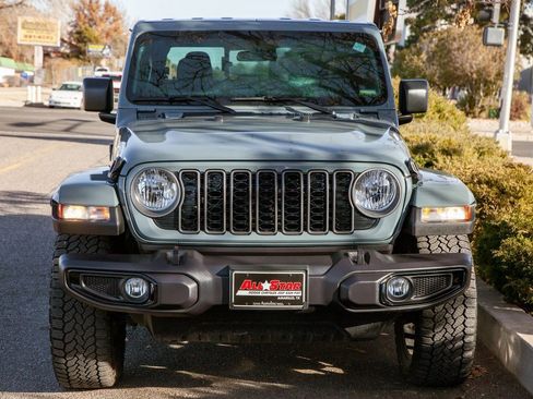Used 2024 Jeep Gladiator Sport image 3