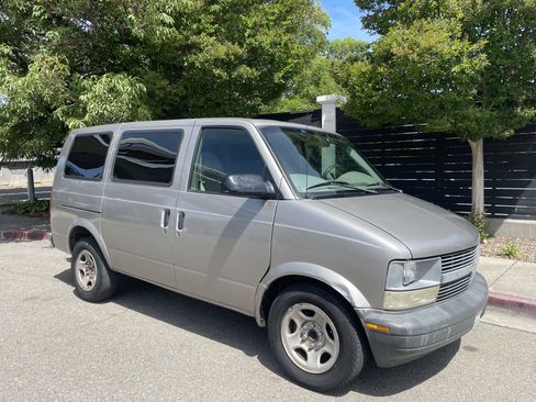 Used 2003 Chevrolet Astro RWD image 2