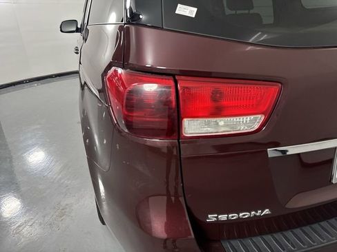 Used 2016 Kia Sedona LX w/ LX Convenience Package image 31
