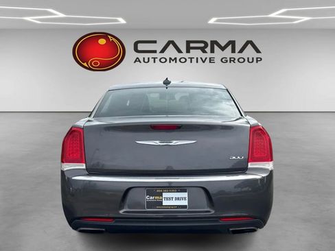 Used 2015 Chrysler 300 Limited RWD image 4