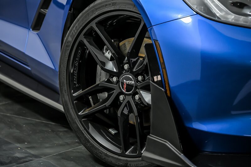 Used 2015 Chevrolet Corvette Stingray Coupe w/ ZF1 Appearance Package RWD image 3