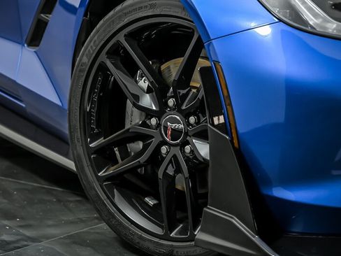 Used 2015 Chevrolet Corvette Stingray Coupe w/ ZF1 Appearance Package RWD image 3