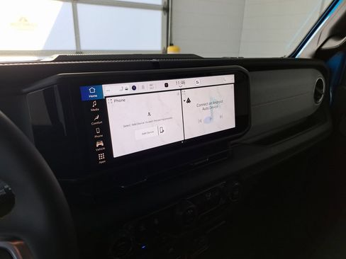 Used 2024 Jeep Wrangler Unlimited Sahara image 11