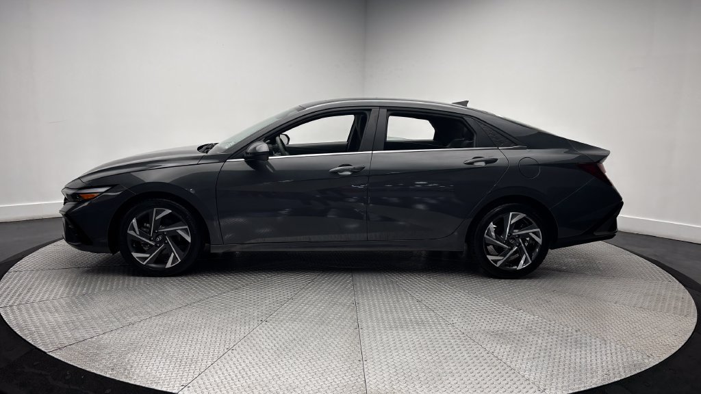 Used 2024 Hyundai Elantra SEL w/ Convenience Package FWD image 4