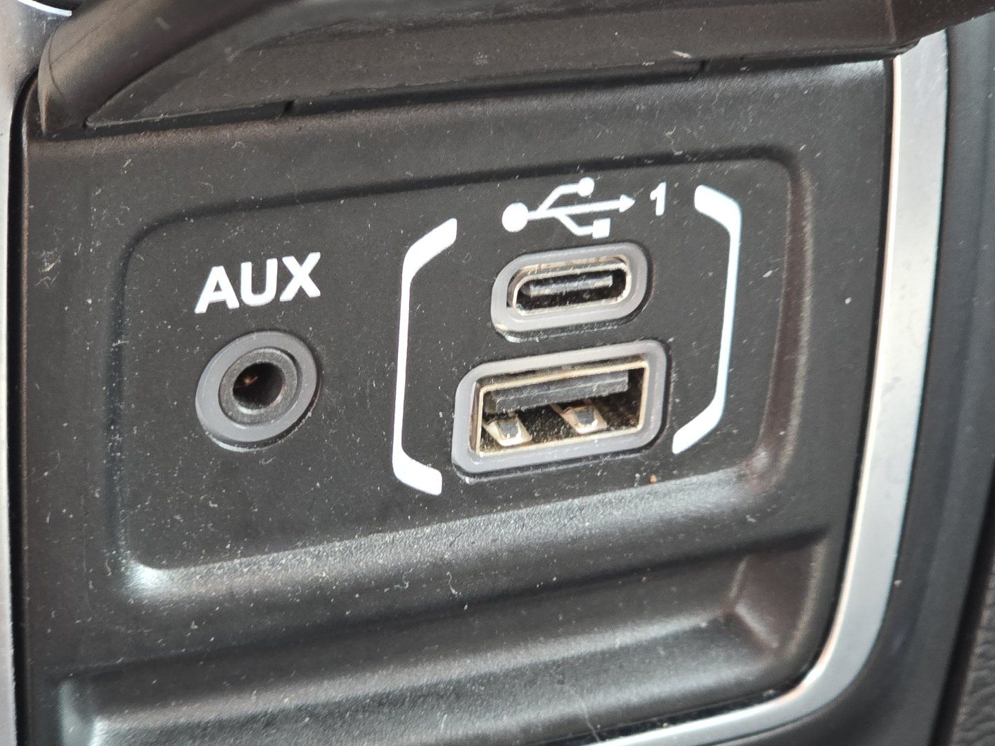 Used 2021 Jeep Gladiator Sport AWD/4WD image 7