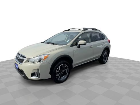 Used 2017 Subaru Crosstrek 2.0i Premium image 4