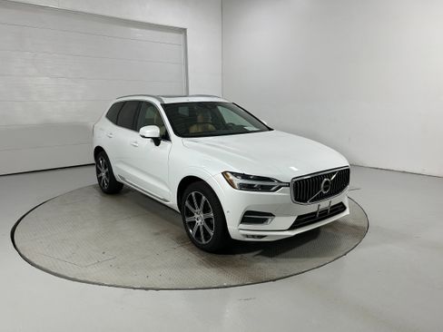 Used 2018 Volvo XC60 T6 Inscription w/ Vision Package AWD/4WD image 2