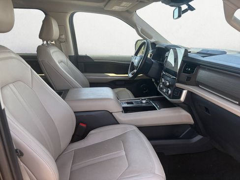 Used 2022 Ford Expedition Limited RWD image 15