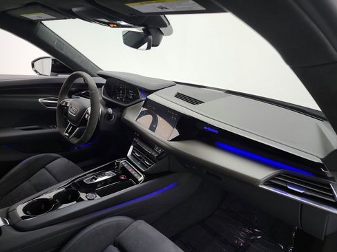 Used 2024 Audi e-tron GT Prestige image 17