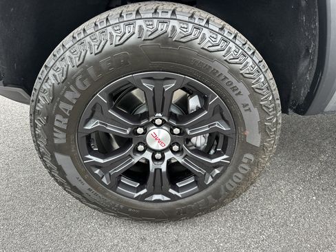 Certified 2023 GMC Canyon Elevation image 12