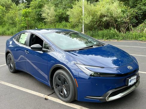 New 2026 Toyota Prius Plug-In Hybrid FWD image 7
