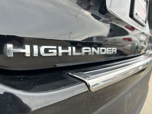 Used 2022 Toyota Highlander XLE image 21