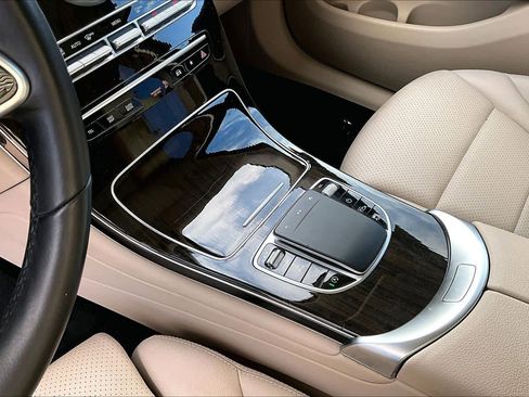 Used 2021 Mercedes-Benz GLC 300 GLC 300 w/ Driver Assistance Package image 17