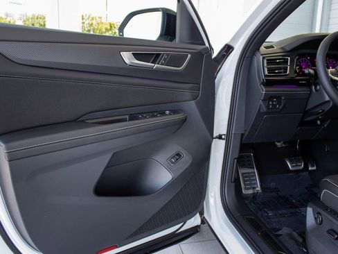 New 2025 Volkswagen Atlas Cross Sport SEL R-Line image 30