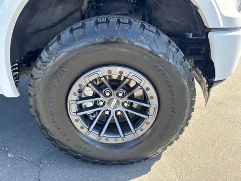 Used 2020 Ford F150 Lariat w/ Equipment Group 502A Luxury AWD/4WD image 9