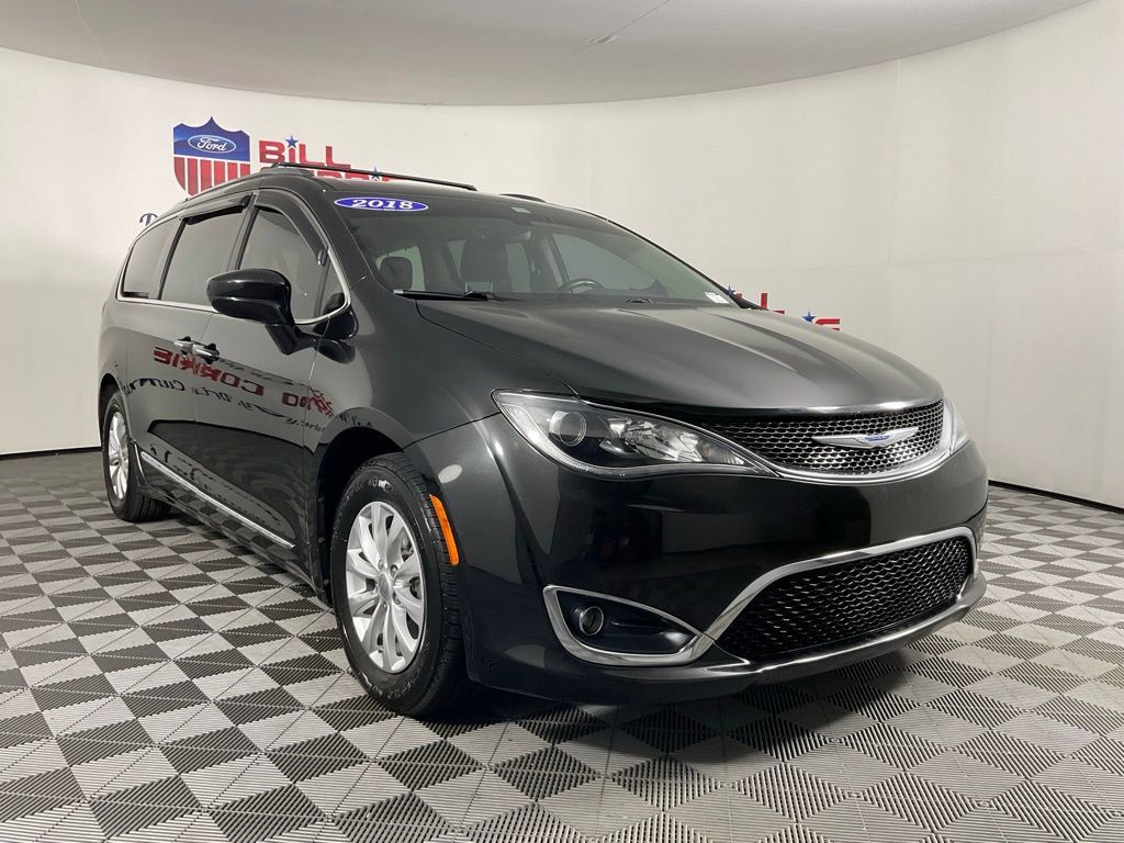 Used 2018 Chrysler Pacifica Touring-L Plus FWD image 1