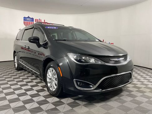 Used 2018 Chrysler Pacifica Touring-L Plus FWD image 1