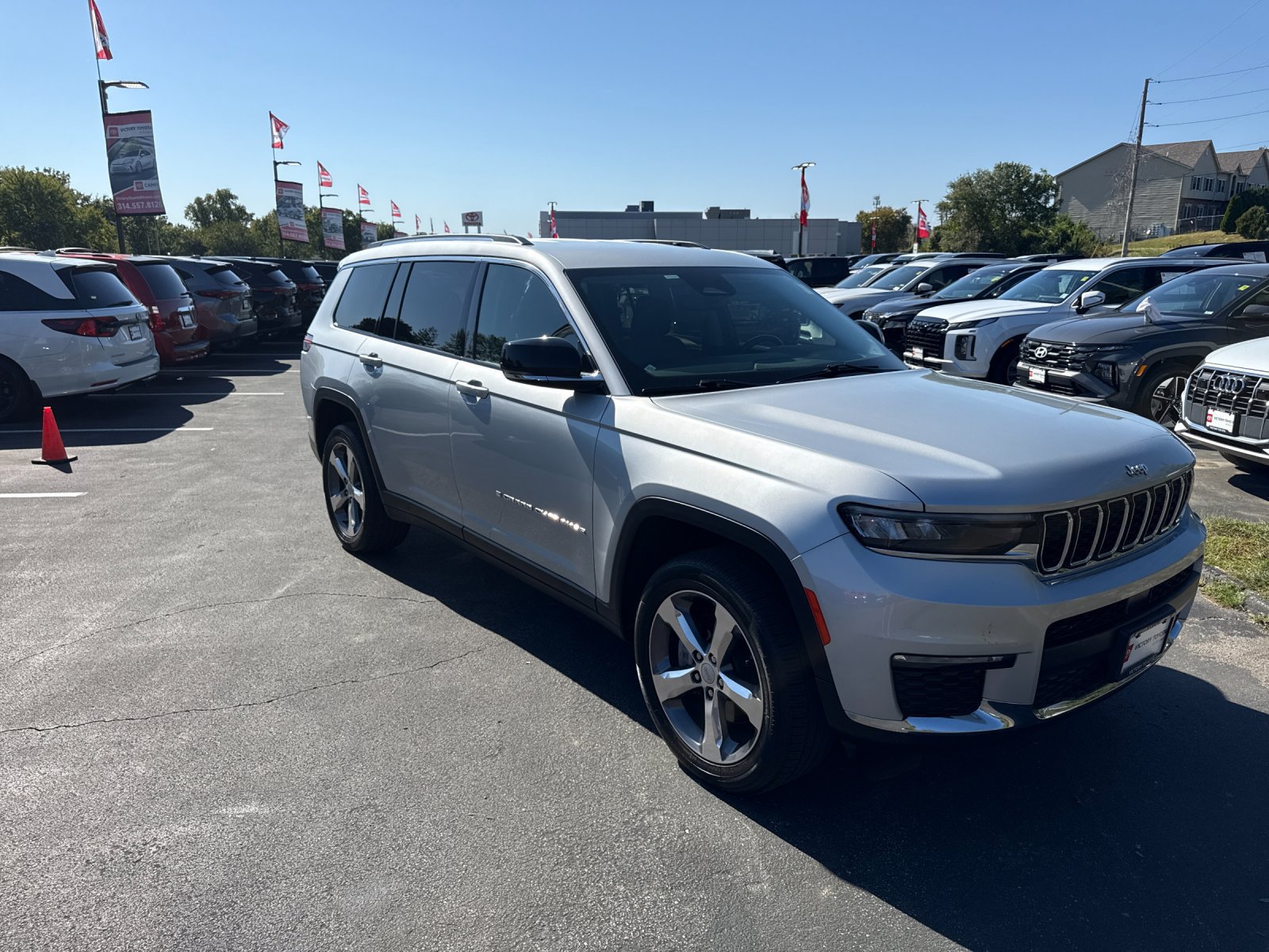 Used 2021 Jeep Grand Cherokee L Limited AWD/4WD image 1