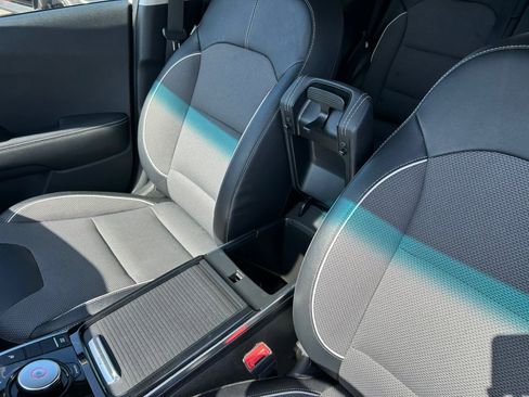 Used 2022 Kia Niro EX FWD image 21