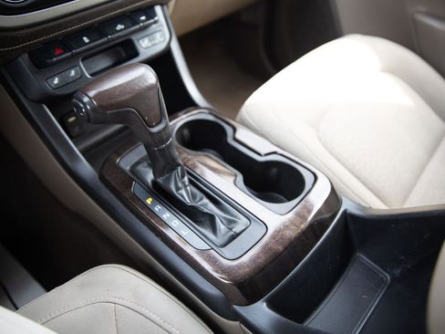 Used 2018 GMC Canyon SLE w/ SLE Convenience Package image 18