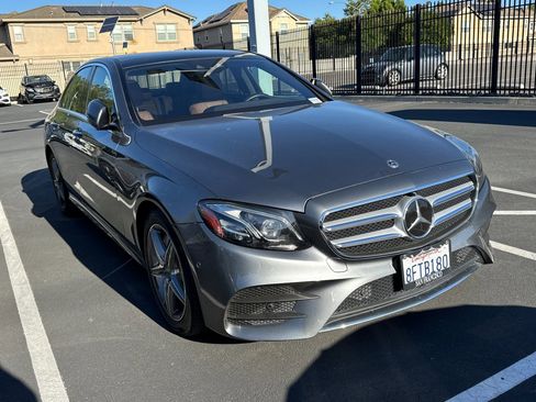 Certified 2019 Mercedes-Benz E 450 4MATIC Sedan w/ Driver Assistance Package image 2