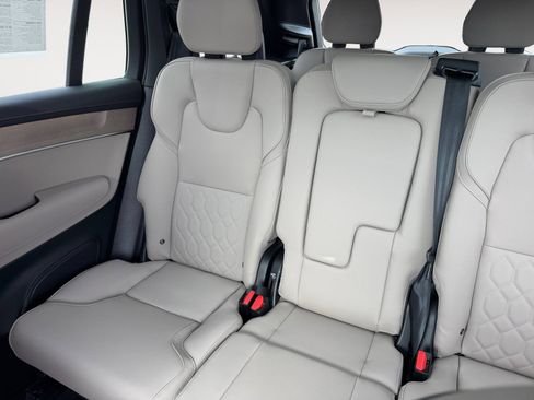 New 2026 Volvo XC90 T8 Plus w/ Protection Package Premier AWD/4WD image 13