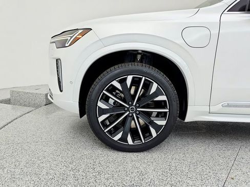 New 2025 Volvo XC90 T8 Ultra w/ Protection Package Premier image 17