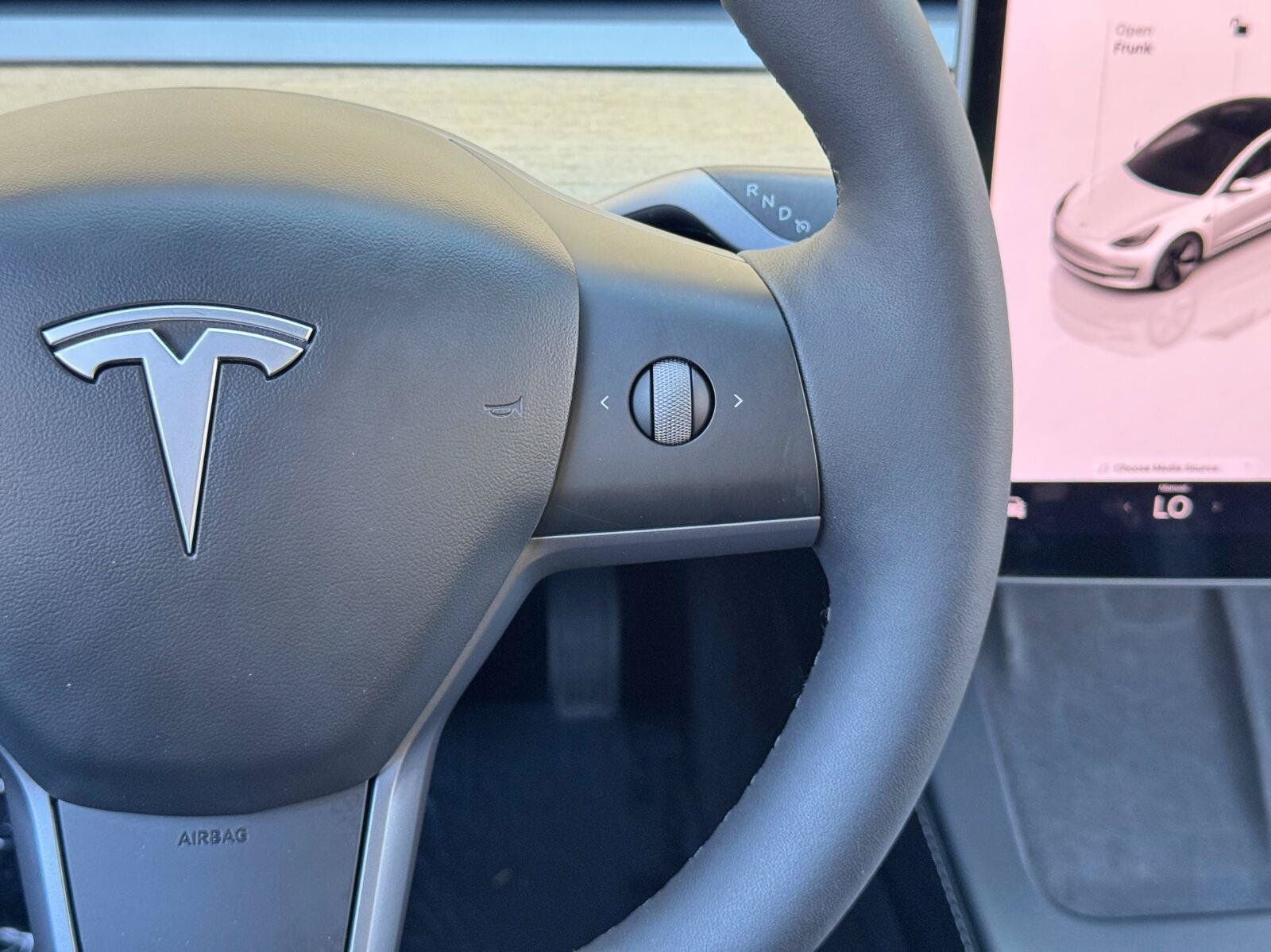 Used 2022 Tesla Model 3 Standard Range RWD image 18