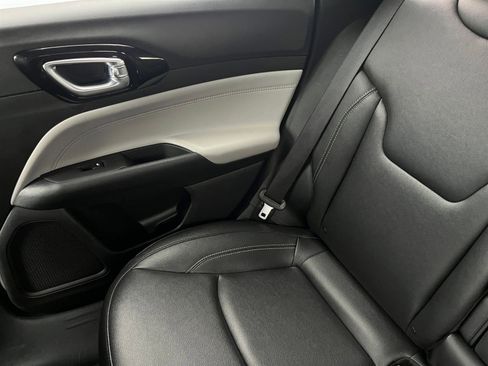 Used 2025 Jeep Compass Limited image 41