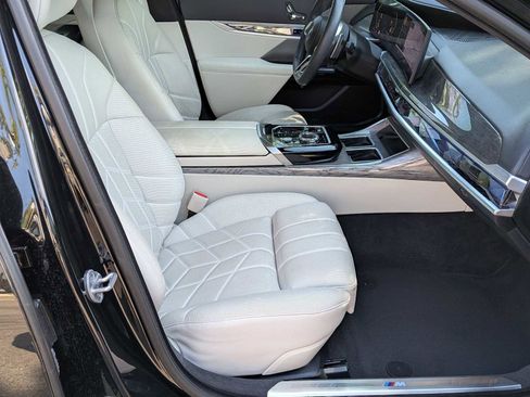 Used 2023 BMW 740i w/ Parking Assistance Package RWD image 24