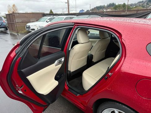 Used 2011 Lexus CT 200h Premium w/ Premium Audio Pkg image 10