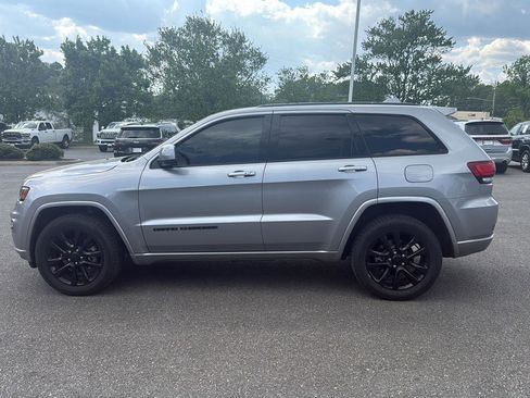 Used 2019 Jeep Grand Cherokee Altitude AWD/4WD image 5