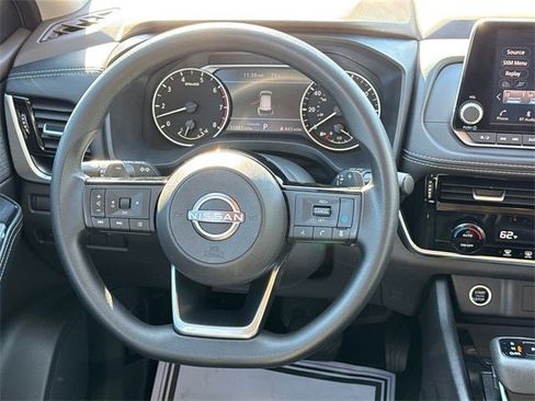 Used 2023 Nissan Rogue SV image 14