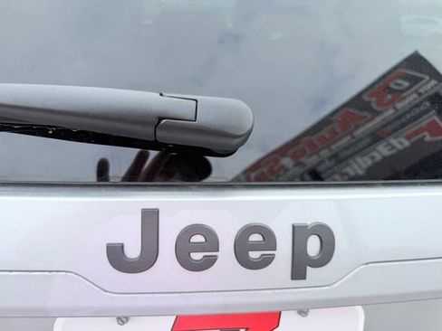 New 2026 Jeep Cherokee Limited image 32