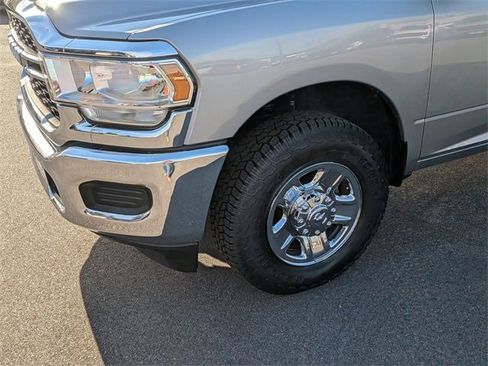Used 2024 RAM 2500 Tradesman w/ Chrome Appearance Group image 9