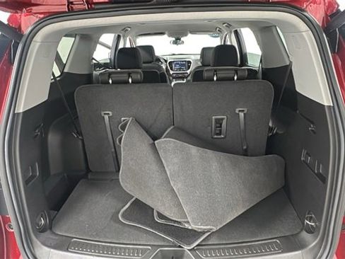 Used 2023 GMC Acadia SLE w/ Driver Convenience Package image 16