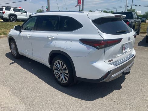Certified 2026 Toyota Highlander Platinum AWD/4WD image 6