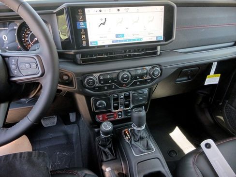 New 2025 Jeep Gladiator Rubicon w/ Convenience Group image 18