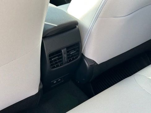 Used 2022 Toyota Corolla Cross LE image 19