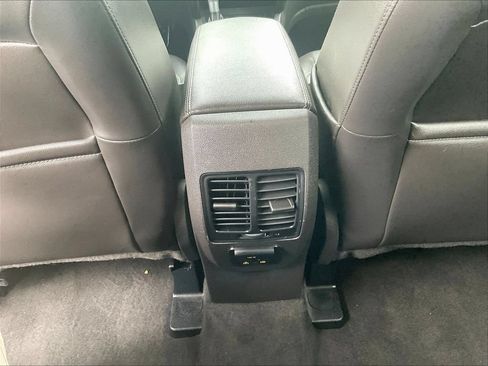 Used 2017 Ford Escape Titanium w/ Equipment Group 301A AWD/4WD image 10