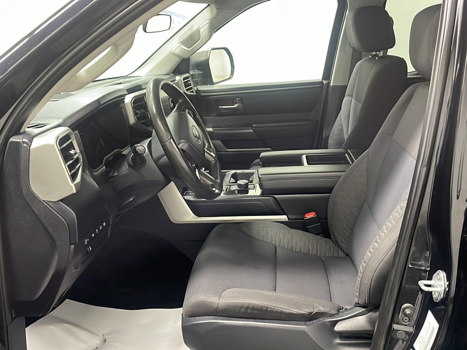 Used 2022 Toyota Tundra SR5 RWD image 2