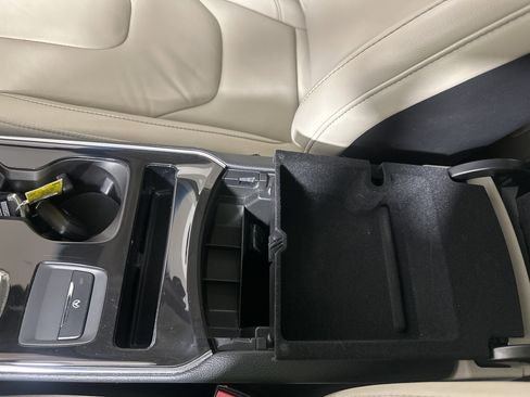 Used 2019 Ford Edge Titanium w/ Cold Weather Package AWD/4WD image 23
