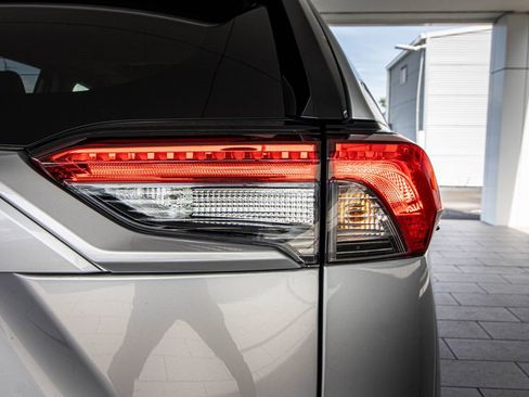 Used 2019 Toyota RAV4 XLE AWD/4WD image 14