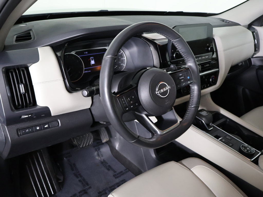 Used 2023 Nissan Pathfinder SL AWD/4WD image 28