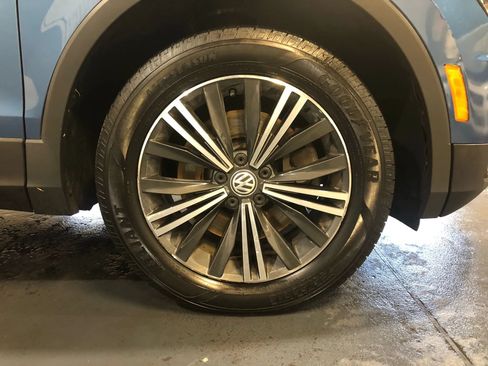 Used 2019 Volkswagen Tiguan SEL R-Line AWD/4WD image 29